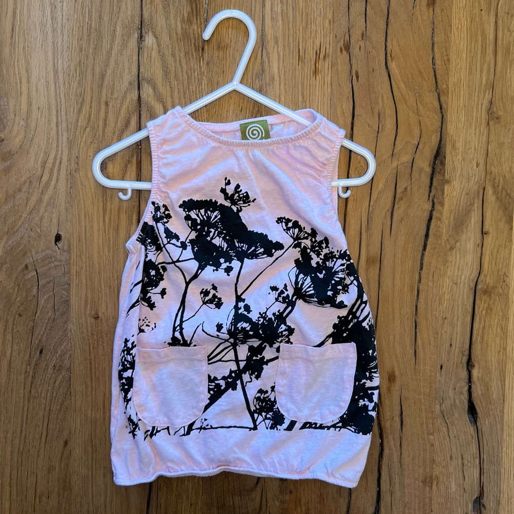 Nui. Size 3 years/98 Euro girls. Light pink/ black floral design tunic.